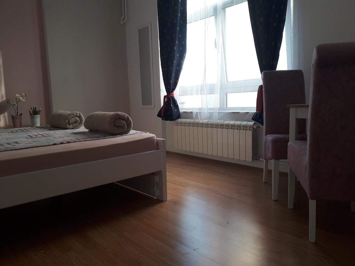 Studio Apartman Ld U Strogom Centru Novi Sad Buitenkant foto
