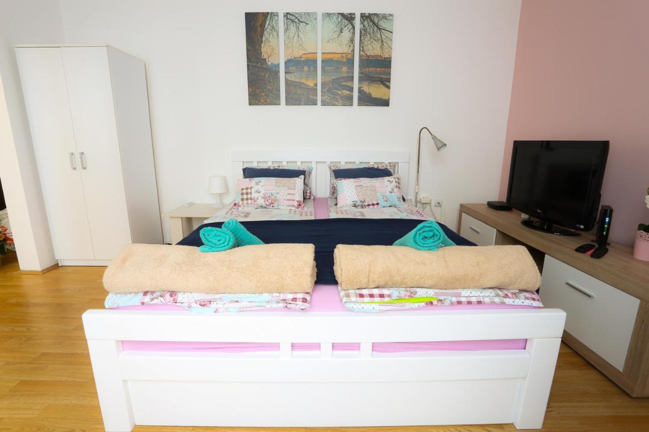Studio Apartman Ld U Strogom Centru Novi Sad Buitenkant foto