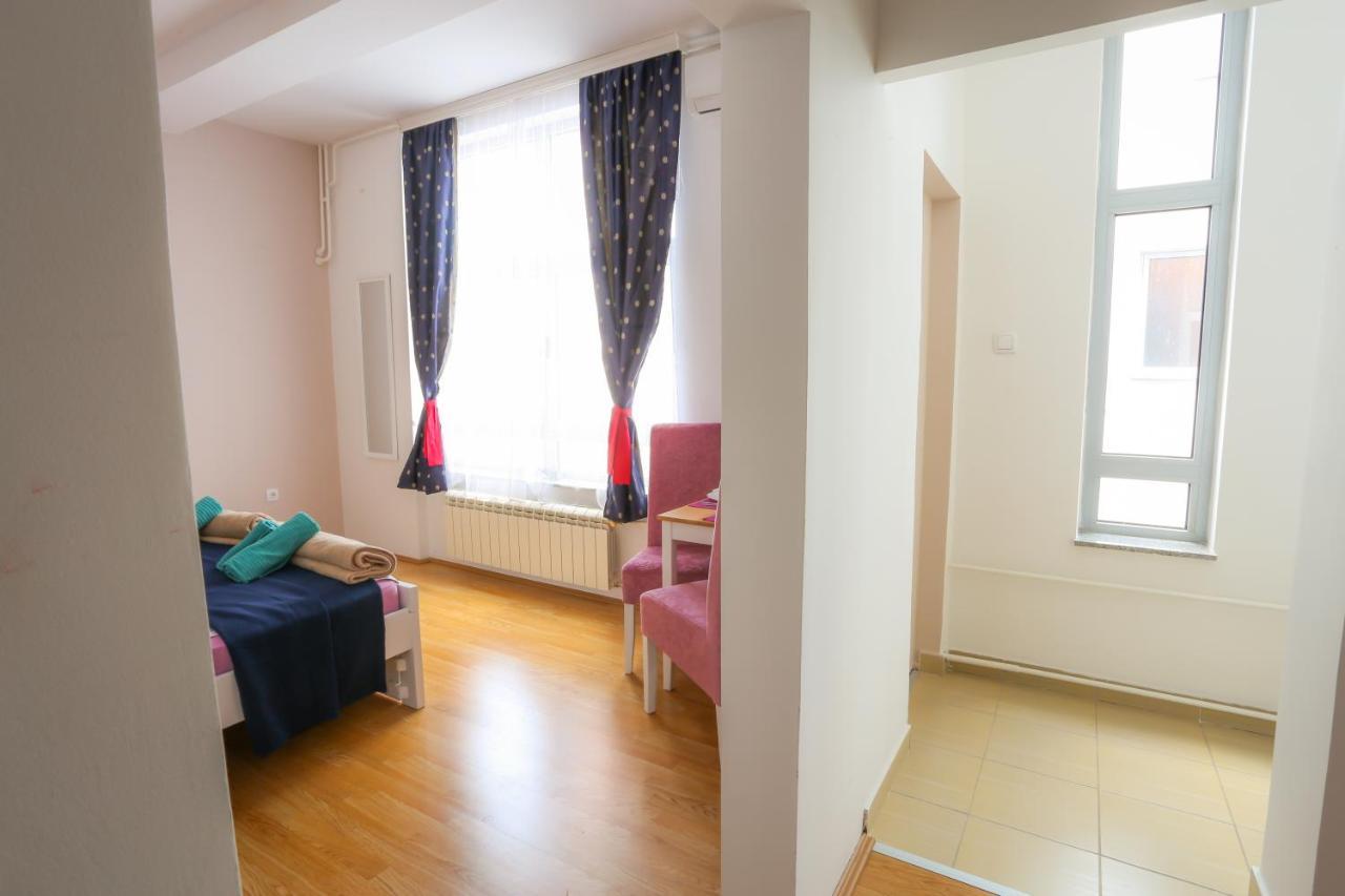 Studio Apartman Ld U Strogom Centru Novi Sad Buitenkant foto