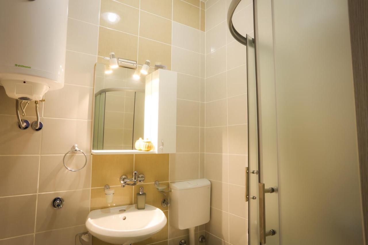 Studio Apartman Ld U Strogom Centru Novi Sad Buitenkant foto