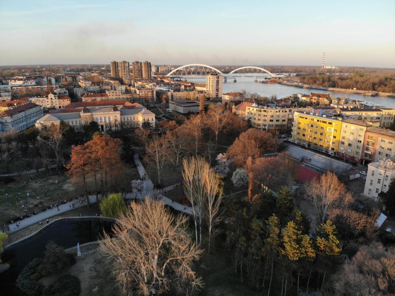Studio Apartman Ld U Strogom Centru Novi Sad Buitenkant foto